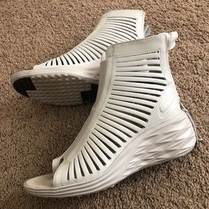 NIKE STATEMENT SANDALS